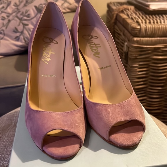 Dusty Rose suede 3.5inch heel. Butter is the designer. Like new - Picture 2 of 7